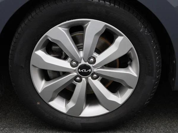 Kia Rio (2023) — foto 4 van 38