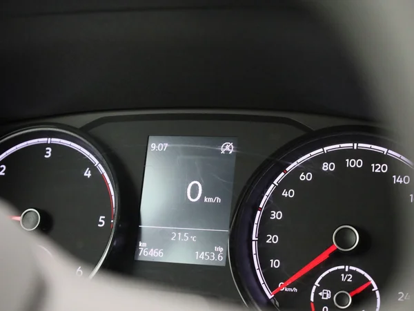 Volkswagen Transporter (2023) — foto 19 van 38