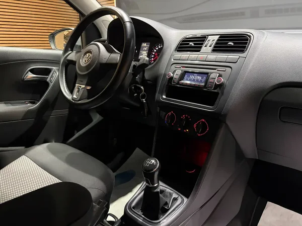Volkswagen Polo (2014) — foto 2 van 18