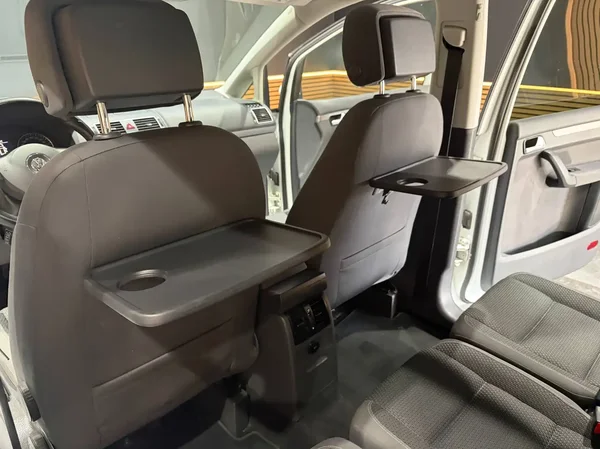 Volkswagen Touran (2015) — foto 7 van 22