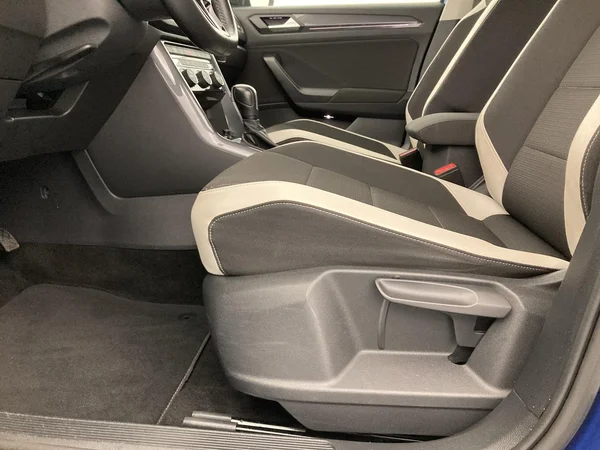 VOLKSWAGEN T-Roc (2021) — foto 17 van 36