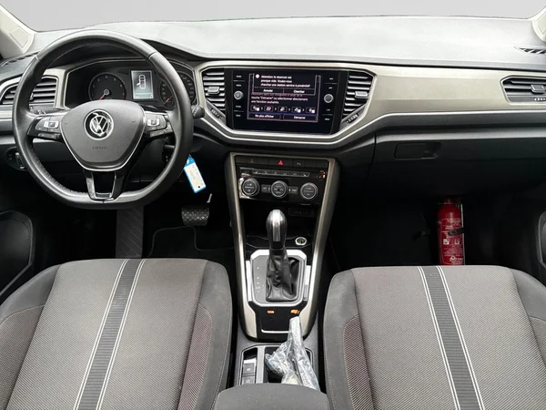 VOLKSWAGEN T-Roc (2021) — foto 2 van 24