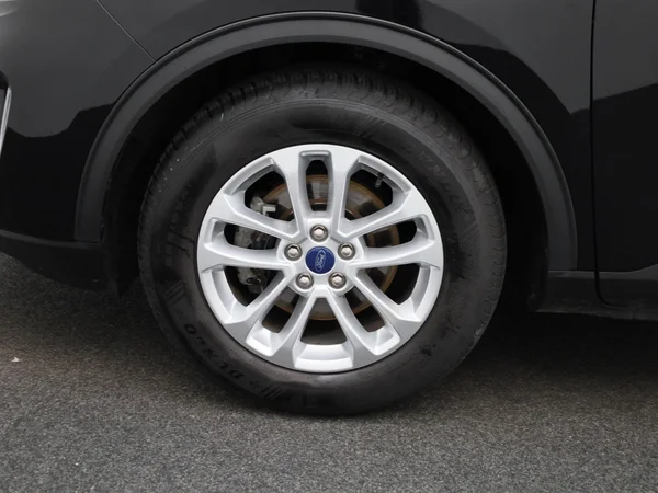Ford Kuga (2022) — foto 6 van 30