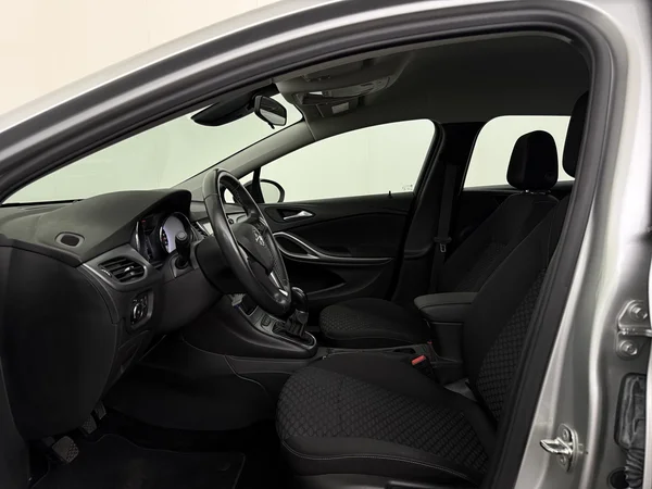 OPEL Astra (2022) — foto 2 van 25