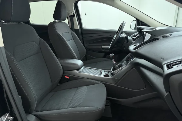 Ford Kuga (2020) — foto 21 van 23