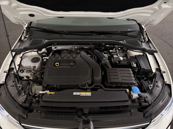 VOLKSWAGEN Golf (2022) — foto 6 van 28