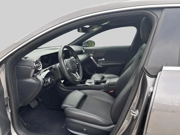 Mercedes-Benz CLA (2019) — foto 12 van 14
