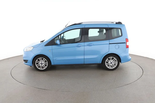 Ford Tourneo (2017) — foto 9 van 16