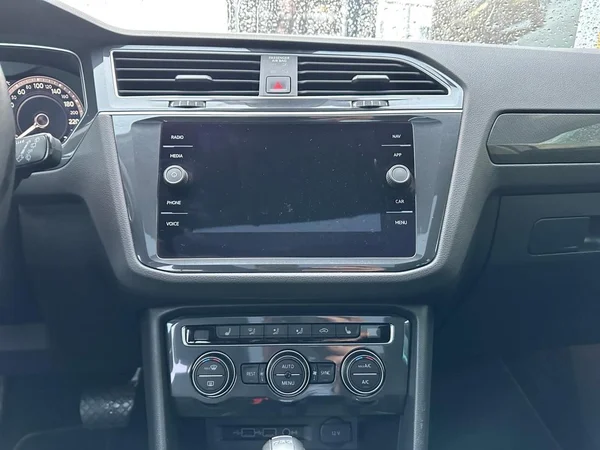 VOLKSWAGEN Tiguan (2019) — foto 6 van 21