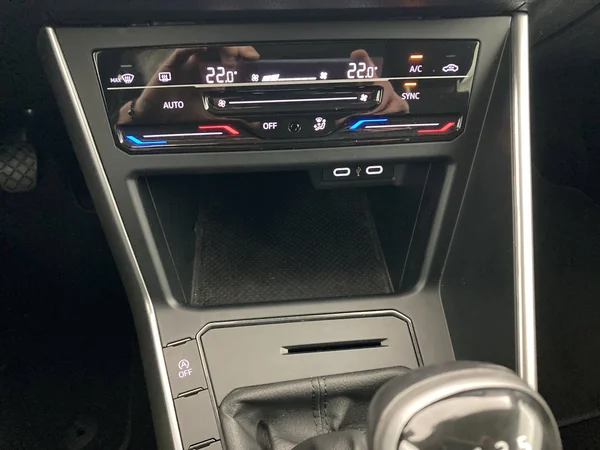 VOLKSWAGEN Taigo (2023) — foto 13 van 36