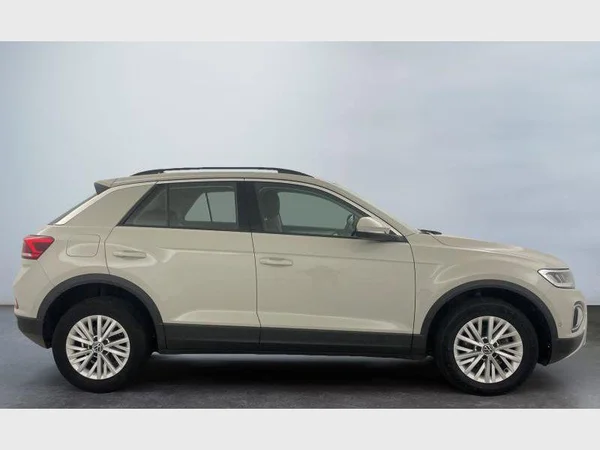 Volkswagen T-Roc (2023) — foto 18 van 24