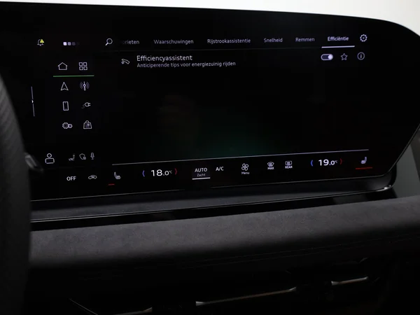AUDI Q6 e-tron (2026) — foto 9 van 33