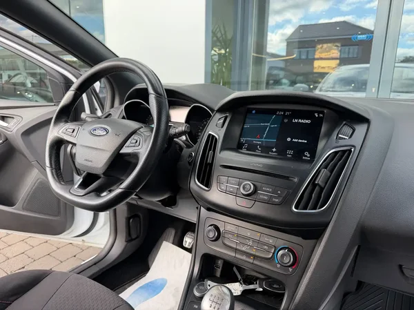 Ford Focus (2017) — foto 2 van 20
