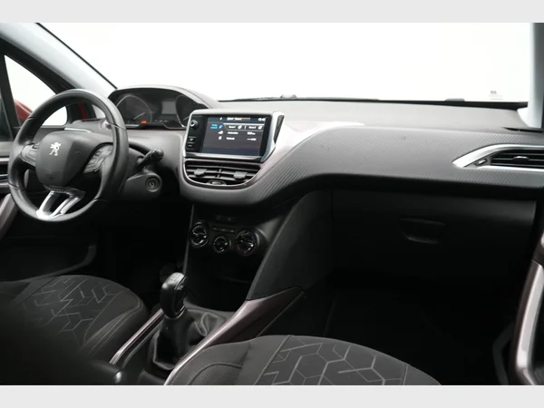 PEUGEOT 2008 (2014) — foto 14 van 20
