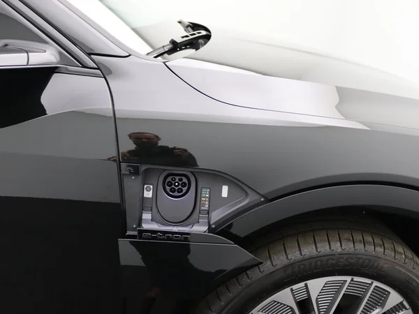 AUDI Q8 e-tron Sportback (2024) — foto 6 van 31