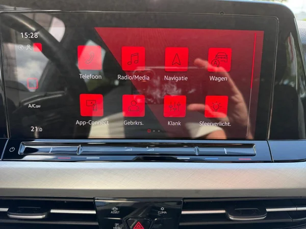 VOLKSWAGEN Golf VIII SW (2024) — foto 5 van 20