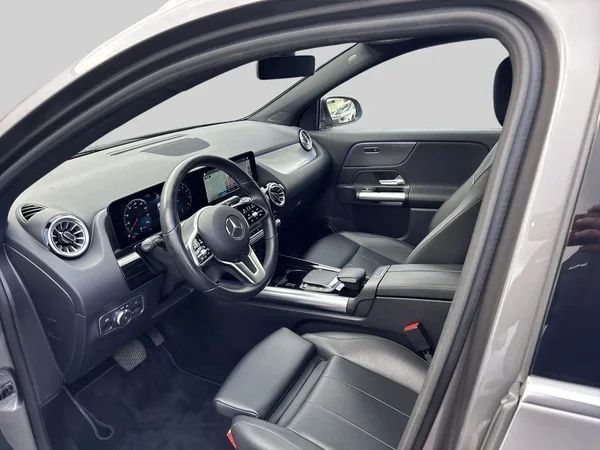 Mercedes-Benz GLA (2022) — foto 25 van 26