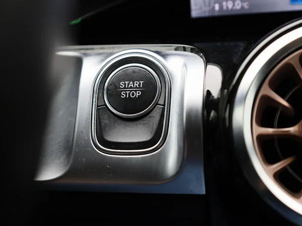 Mercedes-Benz EQB (2023) — foto 17 van 53