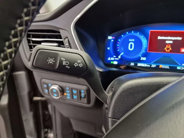Ford Kuga (2023) — foto 3 van 18