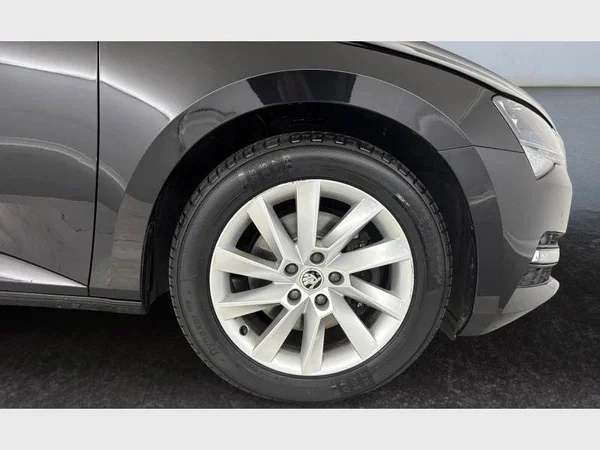 Skoda Superb Combi (2023) — foto 26 van 27