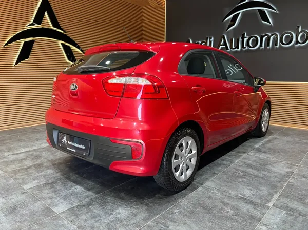 Kia Rio (2015) — foto 14 van 19