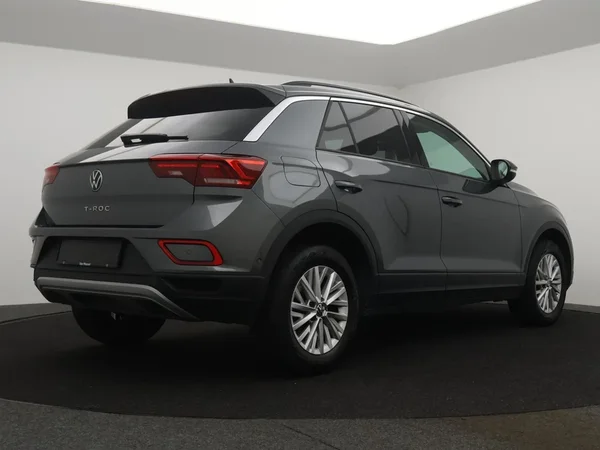 Volkswagen T-Roc (2023) — foto 12 van 25