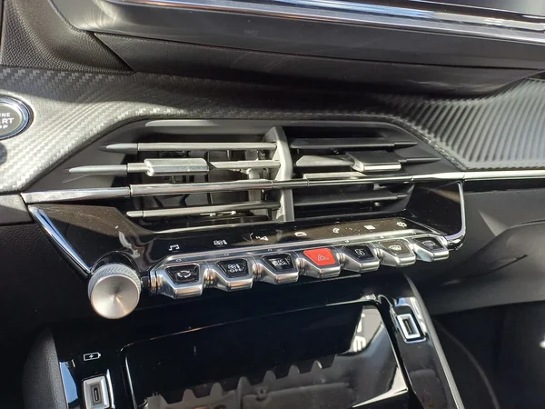 Peugeot 208 (2021) — foto 4 van 16
