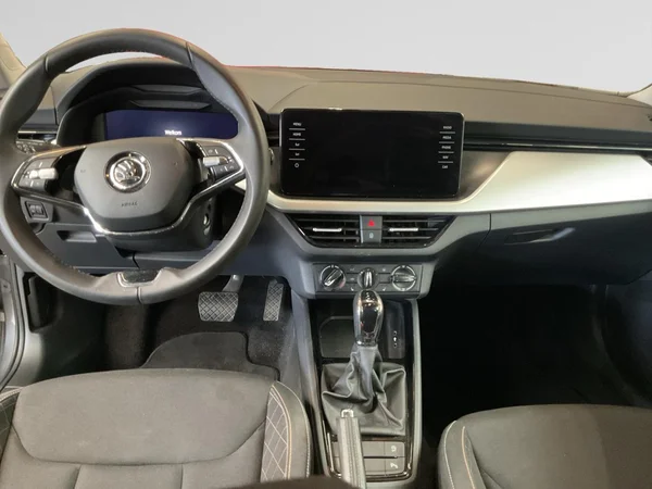 SKODA Kamiq (2024) — foto 2 van 24