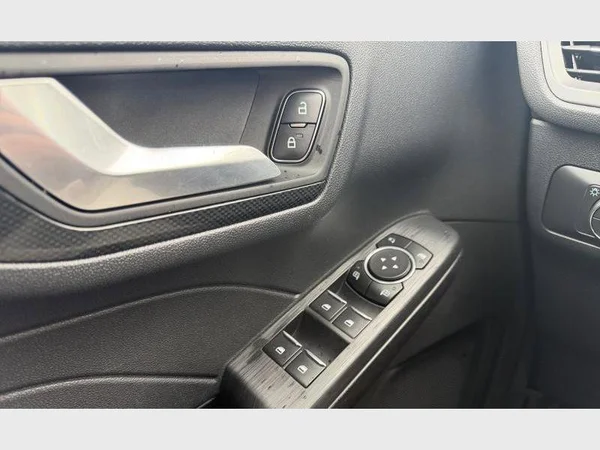 Ford Kuga (2021) — foto 18 van 28