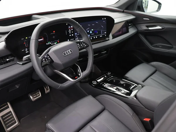 AUDI Q6 e-tron (2025) — foto 9 van 29