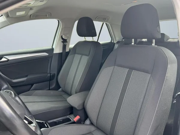 VOLKSWAGEN T-Roc (2022) — foto 2 van 31