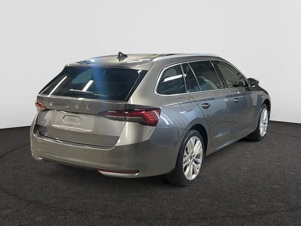 SKODA Octavia Combi (2025) — foto 14 van 21