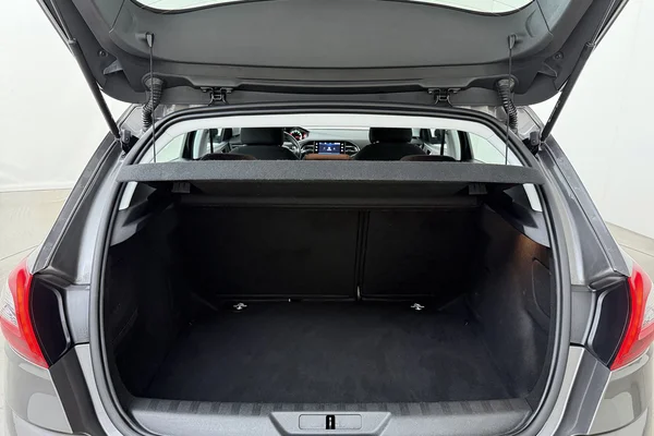 Peugeot 308 (2020) — foto 31 van 35