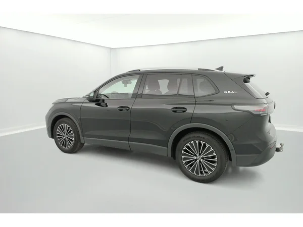 VOLKSWAGEN Tiguan (2025) — foto 2 van 36