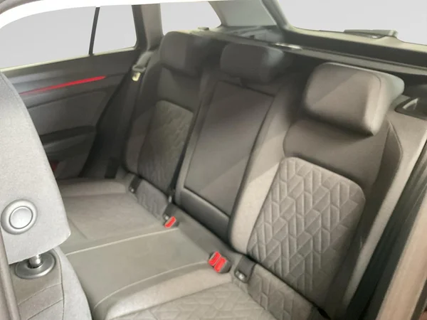 VOLKSWAGEN Golf VIII SW (2024) — foto 10 van 22