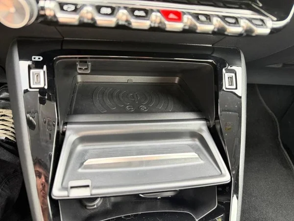 PEUGEOT 208 Dsl (2020) — foto 25 van 31