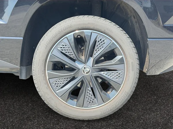 SKODA Karoq (2025) — foto 7 van 23