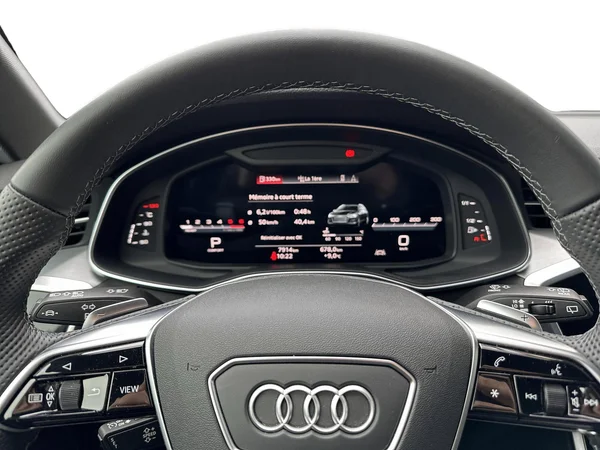 AUDI A6 Avant (2023) — foto 14 van 16