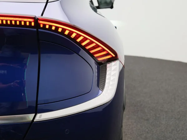 Kia EV6 (2023) — foto 38 van 48