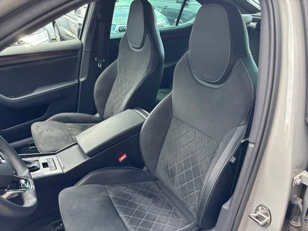 SKODA Superb (2024) — foto 9 van 21