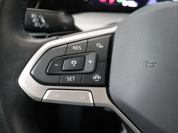 VOLKSWAGEN Golf (2024) — foto 9 van 28