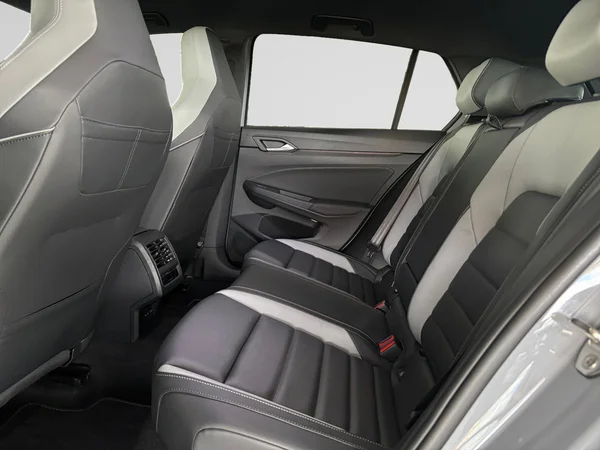 VOLKSWAGEN Golf VIII GTE (2025) — foto 2 van 24