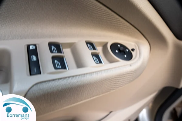 Ford Grand-C-Max (2017) — foto 3 van 61