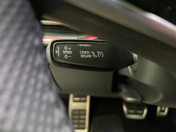SKODA Superb Combi PHEV (2025) — foto 2 van 16