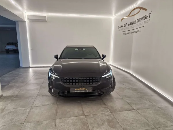 Polestar 2 (2023) — foto 10 van 17