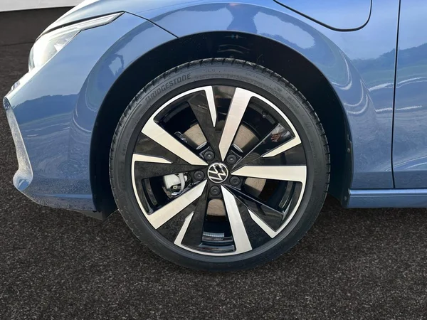 VOLKSWAGEN Golf VIII (2024) — foto 8 van 16