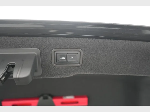 AUDI A8 Long PHEV (2024) — foto 43 van 43