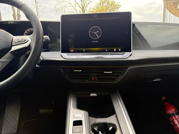 VOLKSWAGEN Passat SW (2025) — foto 3 van 24