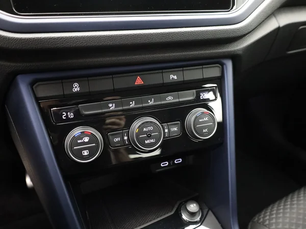 VOLKSWAGEN T-Roc (2021) — foto 16 van 19