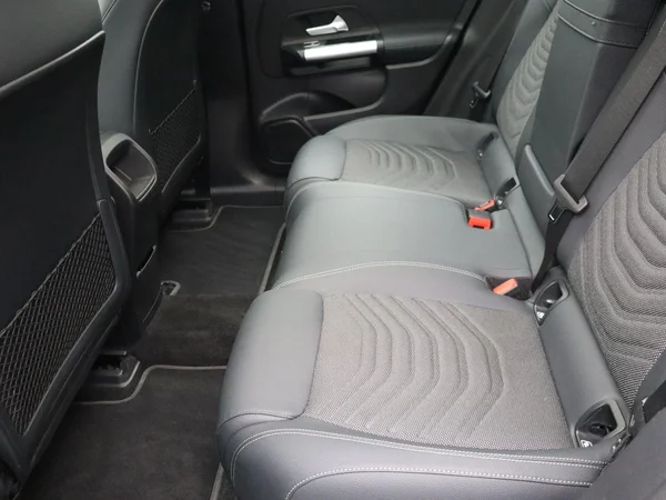 Mercedes-Benz EQA (2025) — foto 10 van 26